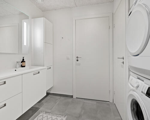 Attraktiv stuelejlighed med altan, terrasse og direkte adgang til lækre fællesarealer 😍<br>