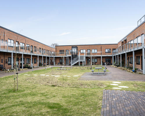 Attraktiv stuelejlighed med altan, terrasse og direkte adgang til lækre fællesarealer 😍<br>