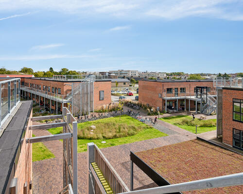Attraktiv stuelejlighed med altan, terrasse og direkte adgang til lækre fællesarealer 😍<br>