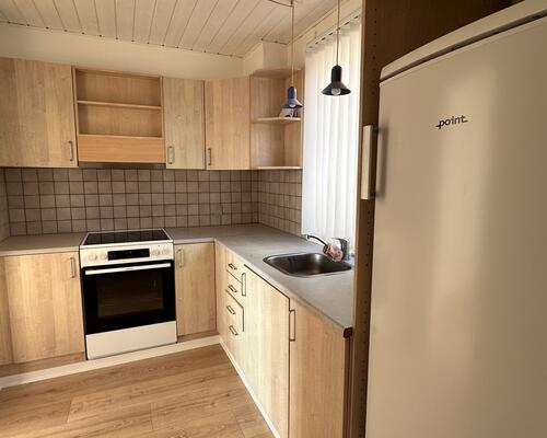 Nyrenoveret bolig med privat have og terrasse – centralt i Haderslev