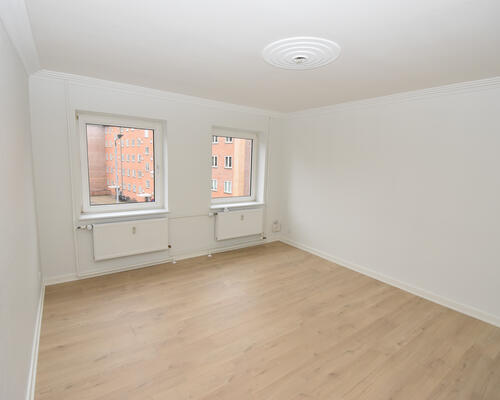 Nyrenoveret lejlighed med lys og moderne indretning