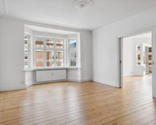 Rigtig lækker central lejlighed med sydvendt altan – Kan anvendes som delelejlighed for 3