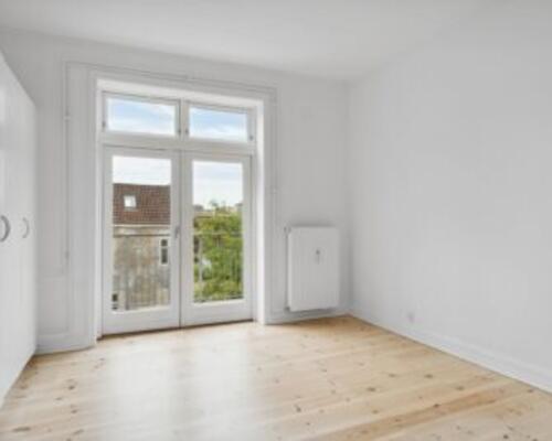 Rigtig lækker central lejlighed med sydvendt altan – Kan anvendes som delelejlighed for 3