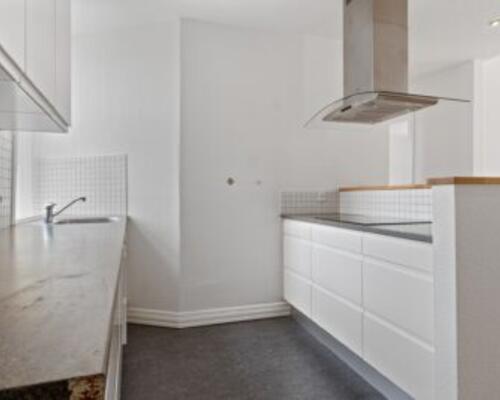 Rigtig lækker central lejlighed med sydvendt altan – Kan anvendes som delelejlighed for 3