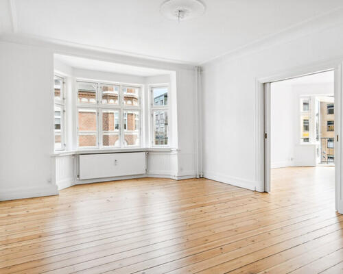 Rigtig lækker central lejlighed med sydvendt altan – Kan anvendes som delelejlighed for 3