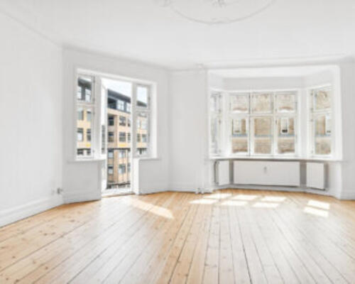 Rigtig lækker central lejlighed med sydvendt altan – Kan anvendes som delelejlighed for 3