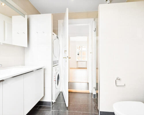 Rigtig lækker central lejlighed med sydvendt altan – Kan anvendes som delelejlighed for 3