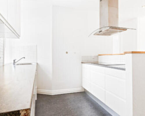 Rigtig lækker central lejlighed med sydvendt altan – Kan anvendes som delelejlighed for 3