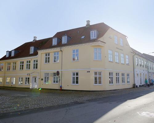 2v lejlighed i centrum, Algade. Tæt på havn og skov.