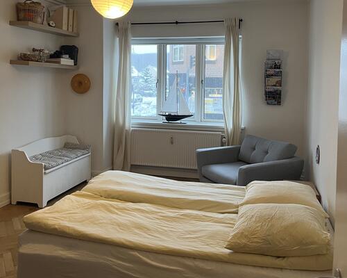 Lys og rummelig lejlighed på Skovvangsvej