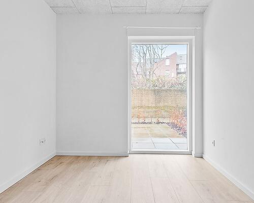 Lækker, nyrenoveret lejlighed med terrasse