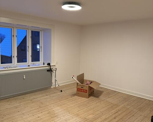 Skøn 2-værelses lejlighed med nyt bad og egne vaskefaciliteter