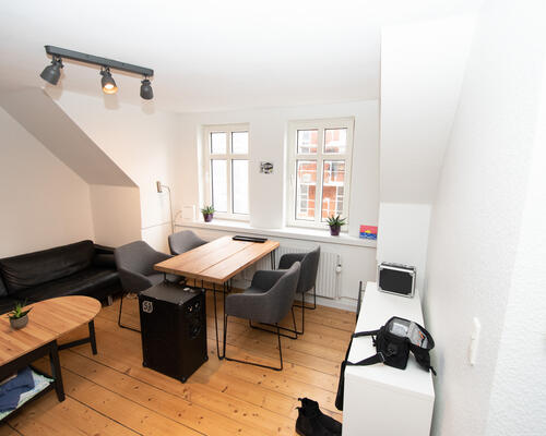 Lys og indbydende lejlighed i Aalborg med hyggelig gårdhave