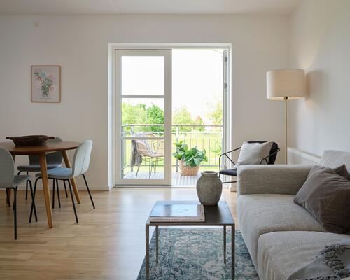 3-værelses bolig med altan i skønne omgivelser