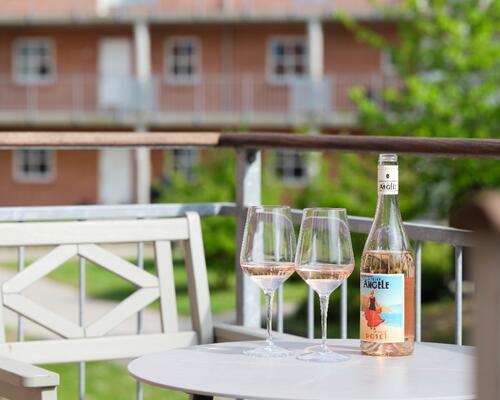 3-værelses bolig med altan i skønne omgivelser