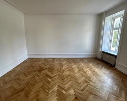 Charmerende 5-Værelses lejlighed ved Sortedams Sø , Østerbro