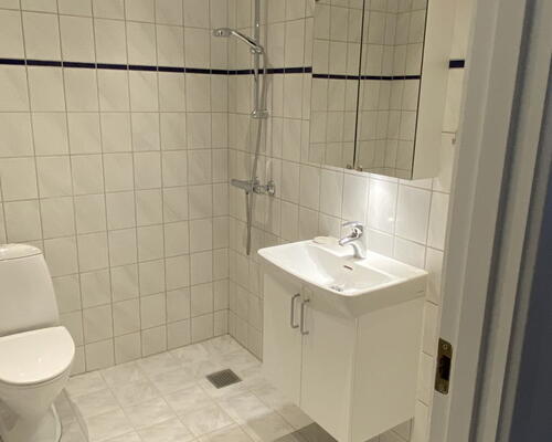 Lys 2-værelses på 69 m2 i Aalborg centrum – stor stue, opvaskemaskine og fælles vaskeri