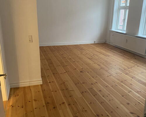 Lys 2-værelses på 69 m2 i Aalborg centrum – stor stue, opvaskemaskine og fælles vaskeri