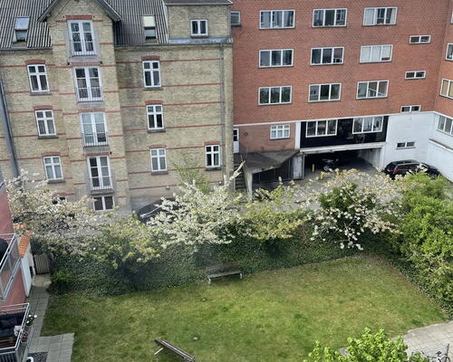 Charmerende 3-værelses i Aalborg Centrum med sydvendt altan, hems og bykig