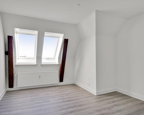 Stor 2 værelses lejlighed med smuk udsigt