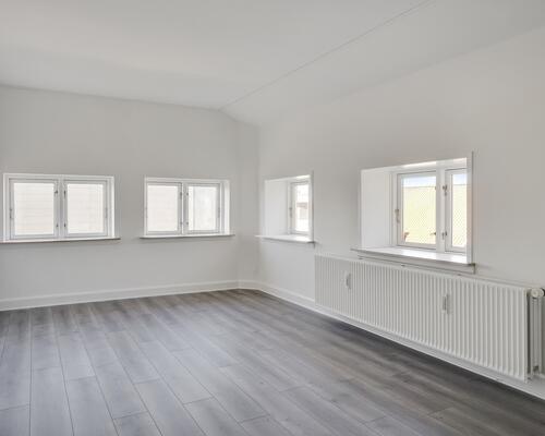 Stor 2 værelses lejlighed med smuk udsigt