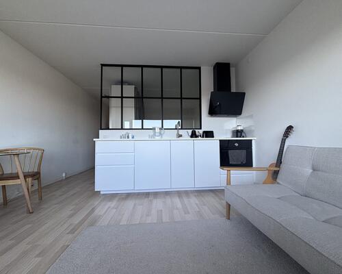 Istandsat lejlighed med privat altan og elevator | København Ø