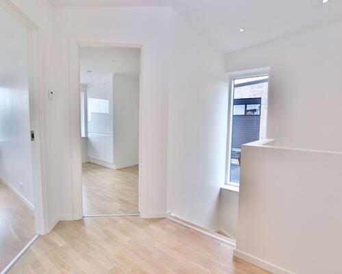 Fritliggende 4-værelses rækkehus på Marshalls Alle