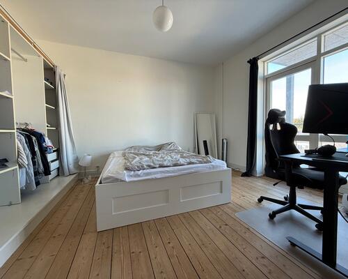 Flot 3 værelses lejlighed med stor vestvendt altan