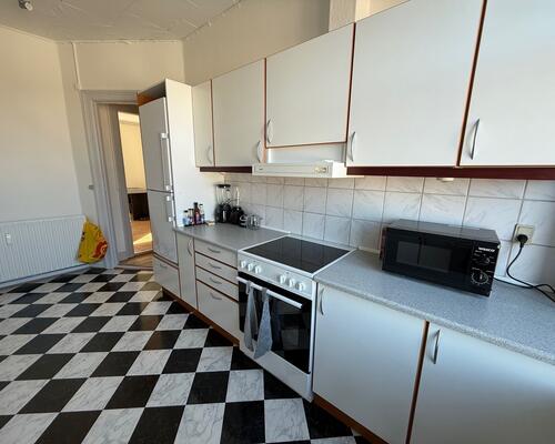 Flot 3 værelses lejlighed med stor vestvendt altan