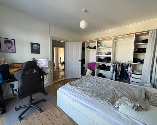 Flot 3 værelses lejlighed med stor vestvendt altan