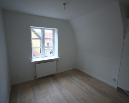 HERSKABELIG EJENDOM - MED FLOT KIG MOD SØERNE