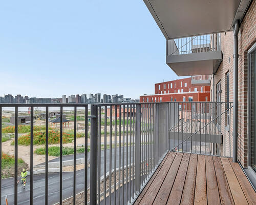 Moderne lejlighed med fjordudsigt og stor altan