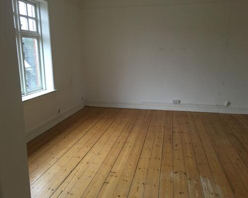 Stor 5. værelses lejlighed i Grenaa.