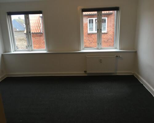 Stor 5. værelses lejlighed i Grenaa.