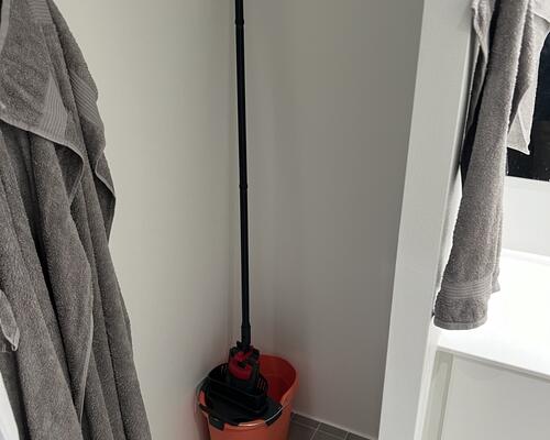 Lækker lejlighed med altan på 4 sal.  billeder er fra en lejlighed magen til.