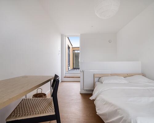 Nyopført moderne lejlighed i to plan.