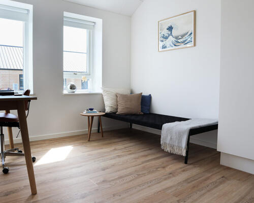 STILRENT RÆKKERHUS I JASMINPARKEN