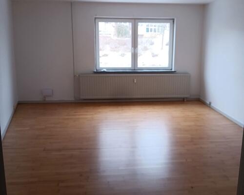 Lys 1-værelses på 44 m2 med separat køkken og parkering – tæt på bus, indkøb og fritidsliv