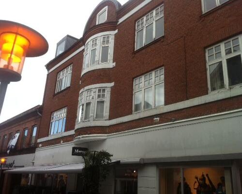 Stor 5. værelses lejlighed i Grenaa.