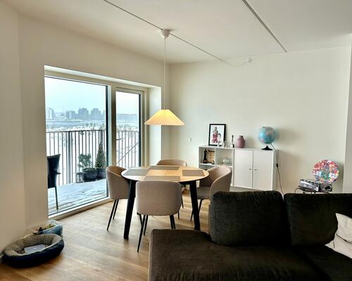 Skøn 4-værelses lejlighed med altan og udsigt