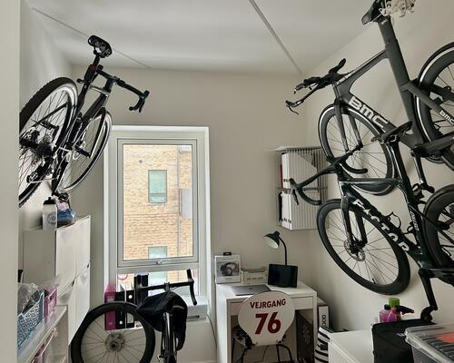 Skøn 4-værelses lejlighed med altan og udsigt