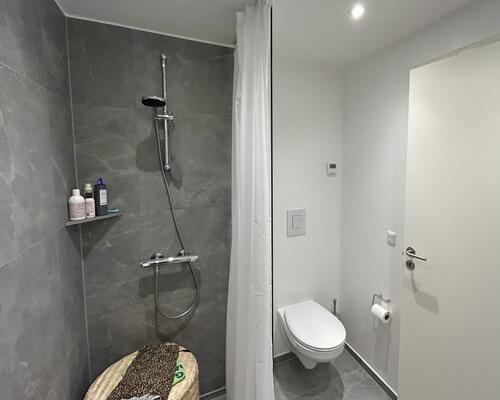 Skøn 4-værelses lejlighed med altan og udsigt