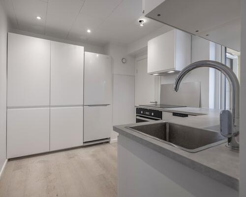 Flot hus med 2 toiletter og helt nyt køkken, gulv etc.