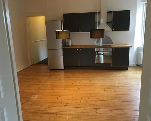 Stor 5. værelses lejlighed i Grenaa.