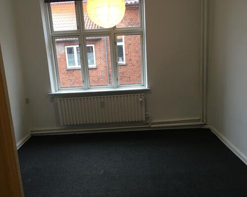 Stor 5. værelses lejlighed i Grenaa.