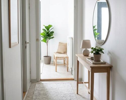 Lys 1-værelses på 44 m2 med separat køkken og parkering – tæt på bus, indkøb og fritidsliv