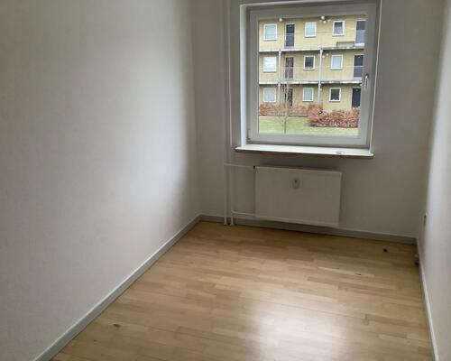 Lys og velindrettet 3-værelses på 58 m2 med fransk altan og parkering – tæt på indkøb og bus