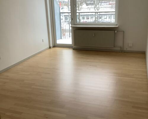 Lys 2-værelses med altan og parkering – velholdt og indflytningsklar