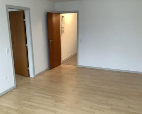 Lys 2-værelses med altan og parkering – velholdt og indflytningsklar