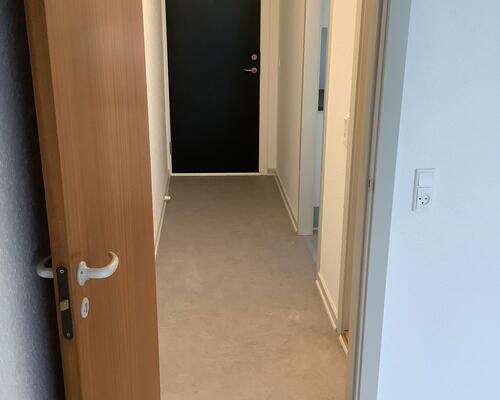 Lys 2-værelses med altan og parkering – velholdt og indflytningsklar